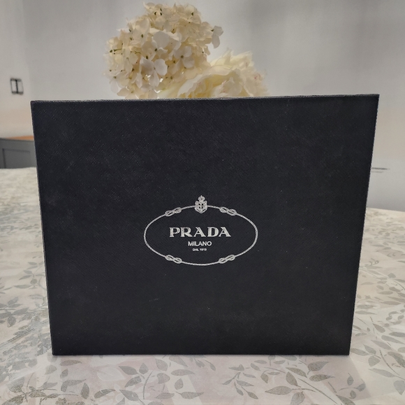 Prada Size 38.5 / 8.5 Women's. DARK BROWN. EXCELLENT CONDITION. COMES WITH BOX. - Picture 3 of 9